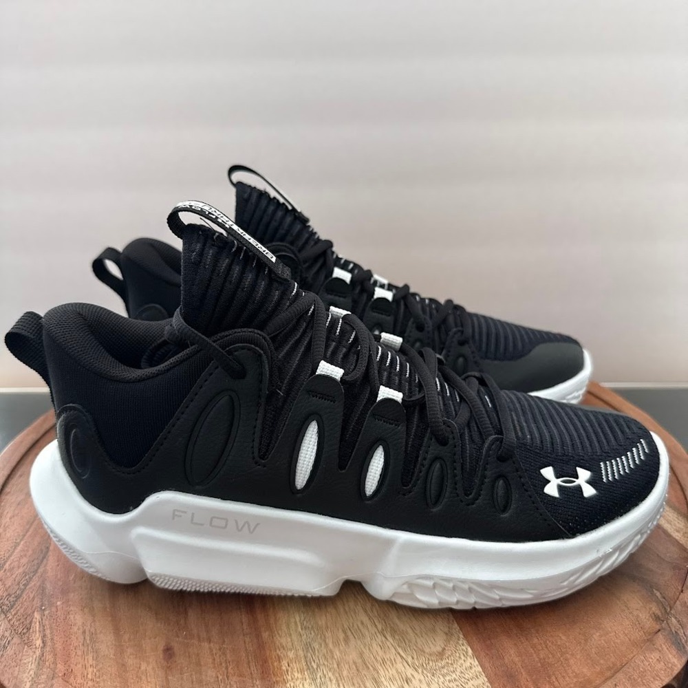 Under Armour Flow Breakthru 4 Womens Basketball Shoes Black White 3026641-002 10
